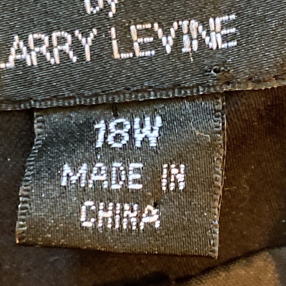 Black jacket/ blazer with 3 button size 18W long sleeves in black.Lined - Picture 8 of 12